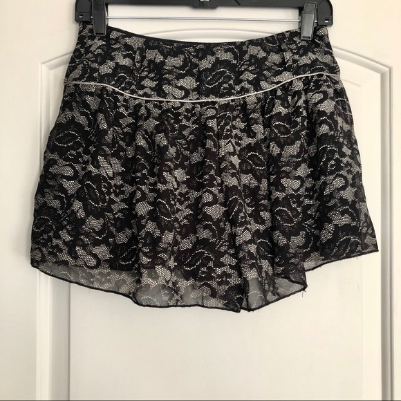 Lace Printed Shorts - Picture 2 of 7